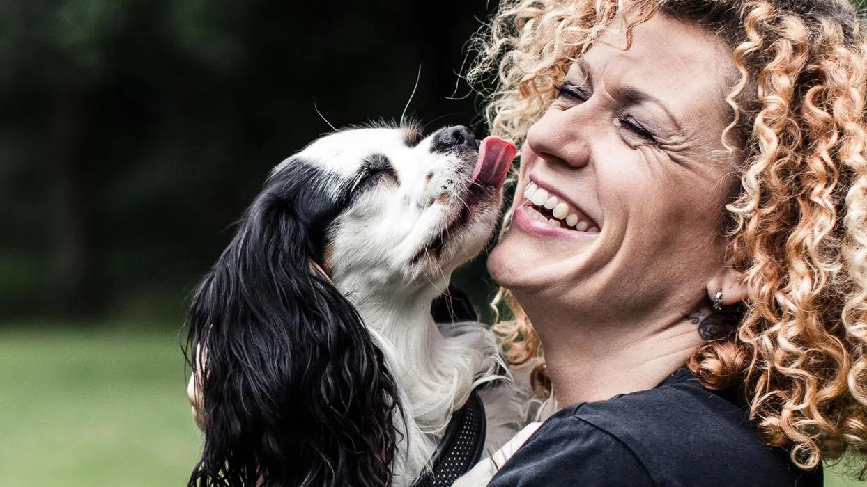 Люси Дяковска и своята спътница Мели.