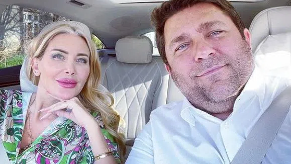 Миската пазарува като луда.