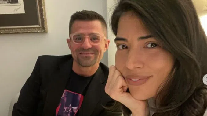 Андрей знае как да гъделичка любимата си Емануела.