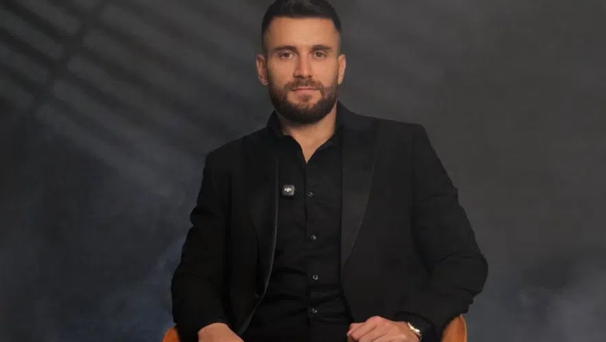 Виктор е консултант, предприемач, собственик на бързоразвиващи се фирми с големи обороти.