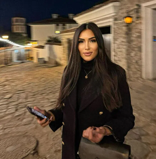 Щерката на Юксел като близначка на гаджето му (Снимки)