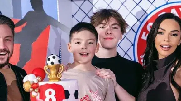 Галена със семейството си