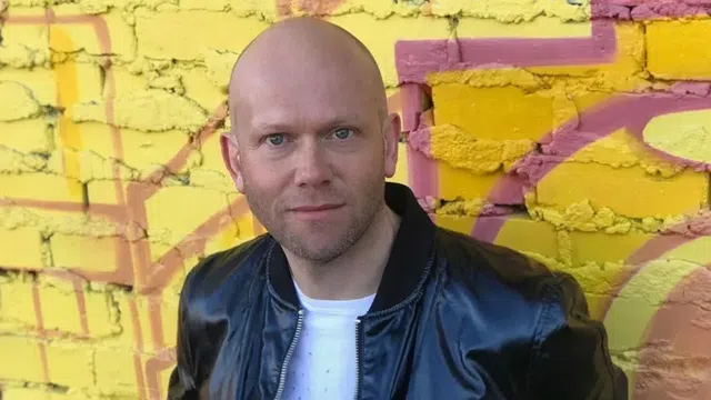 Пол Спенсър нашумя като част от проекта Dario G.