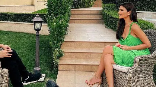 Анелия има достатъчно пространство.