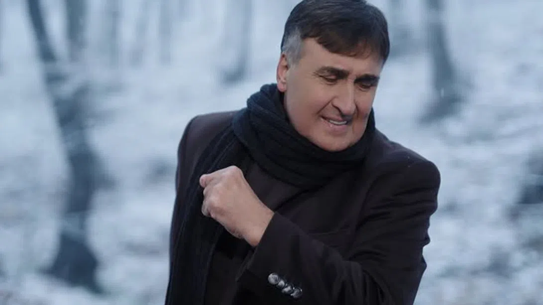 Веселин Маринов държи на прическата.