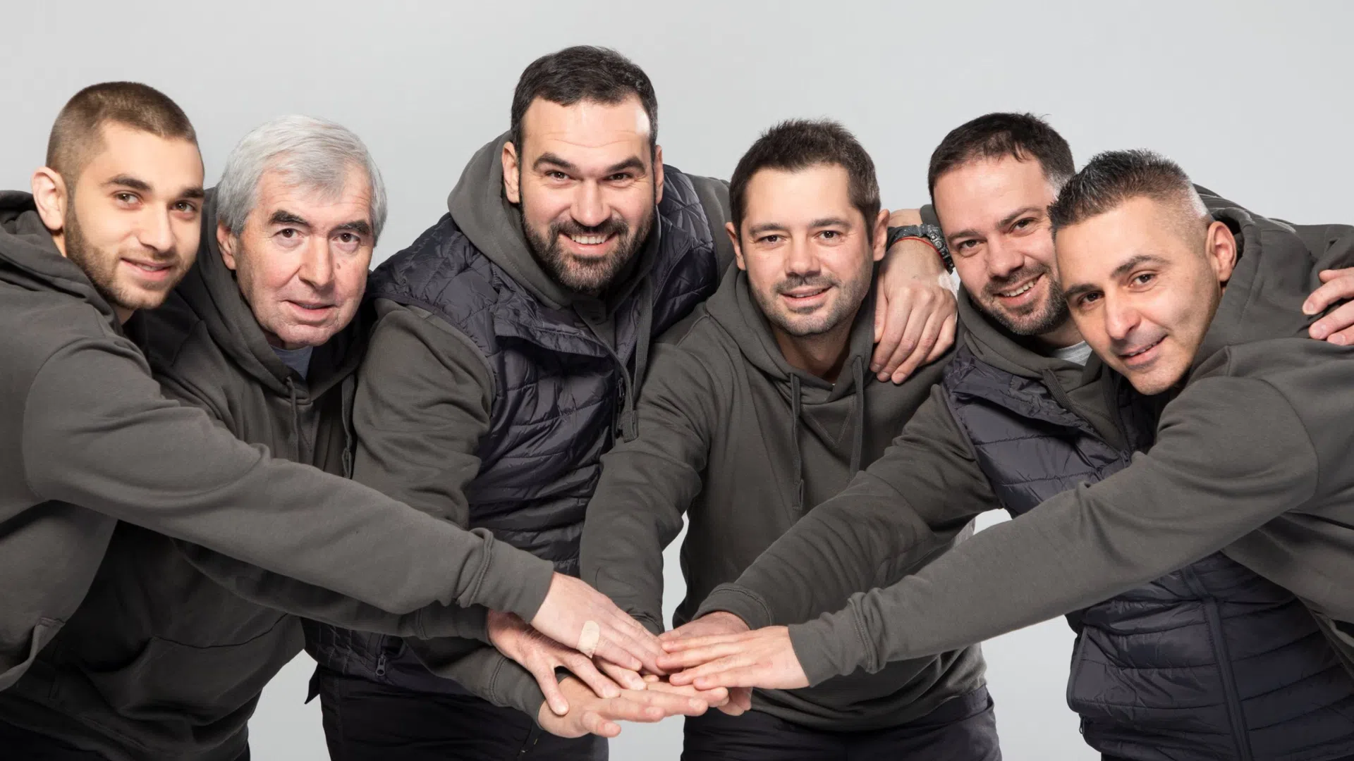 Към вече доказаните майстори от бригадата – Калин, Симеон, Евтим Евтимов, Иван и Ивайло – тази година ще се присъедини и Йордан Михайлов.