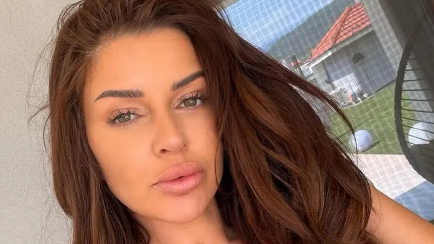 Дебора си чака съдбата в съда.