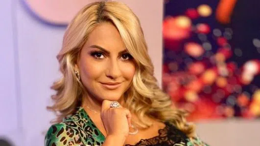Нели Хаджийска сподели, че рекламната кампания била толкова сериозна, че през април тя непрекъснато трябвало да обяснява на случайни минувачи, познати, дори приятели, че са станали жертва на измама.