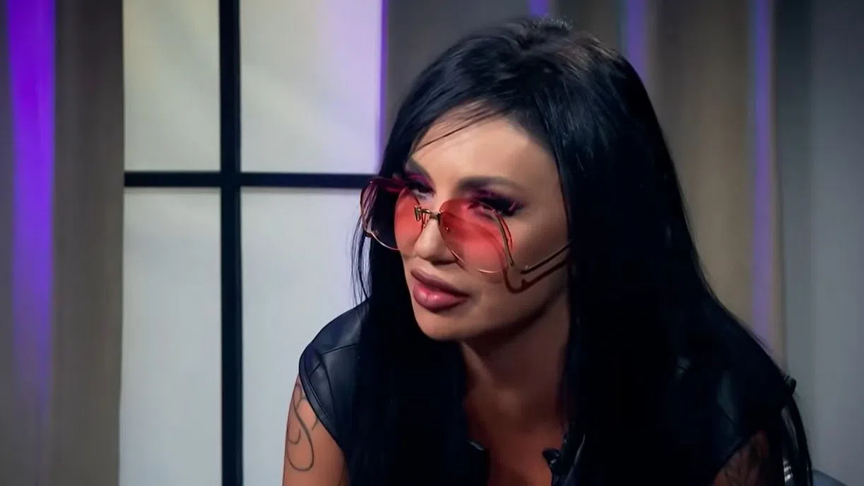 "Беше истинско бреме. Бях заслепена, не виждах истината", признава днес гласовитата Лейди Би.