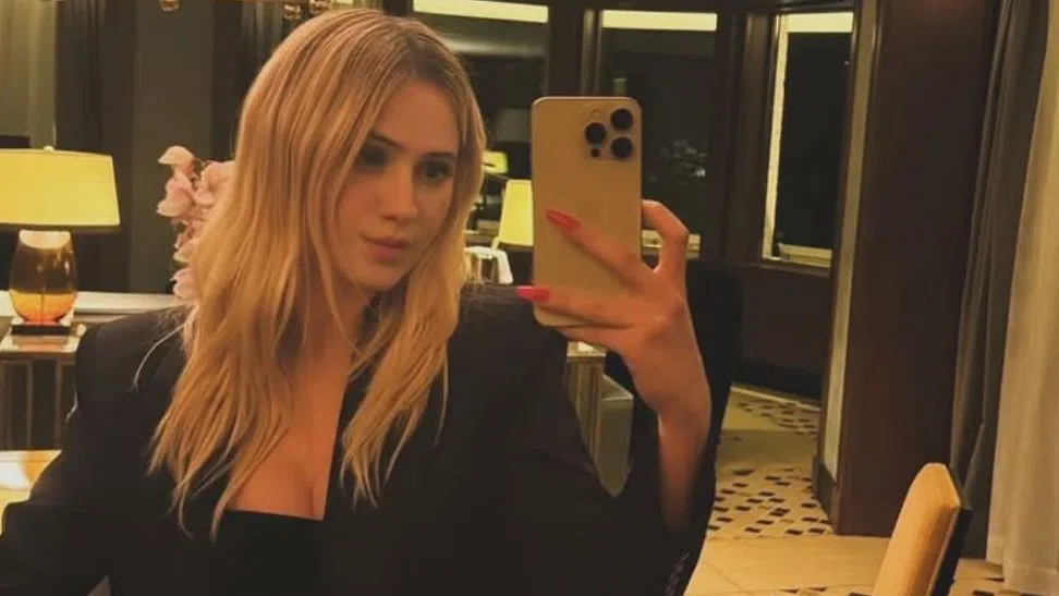 Мария Бакалова с най-впечатляваща татуировка зад лявото ухо.