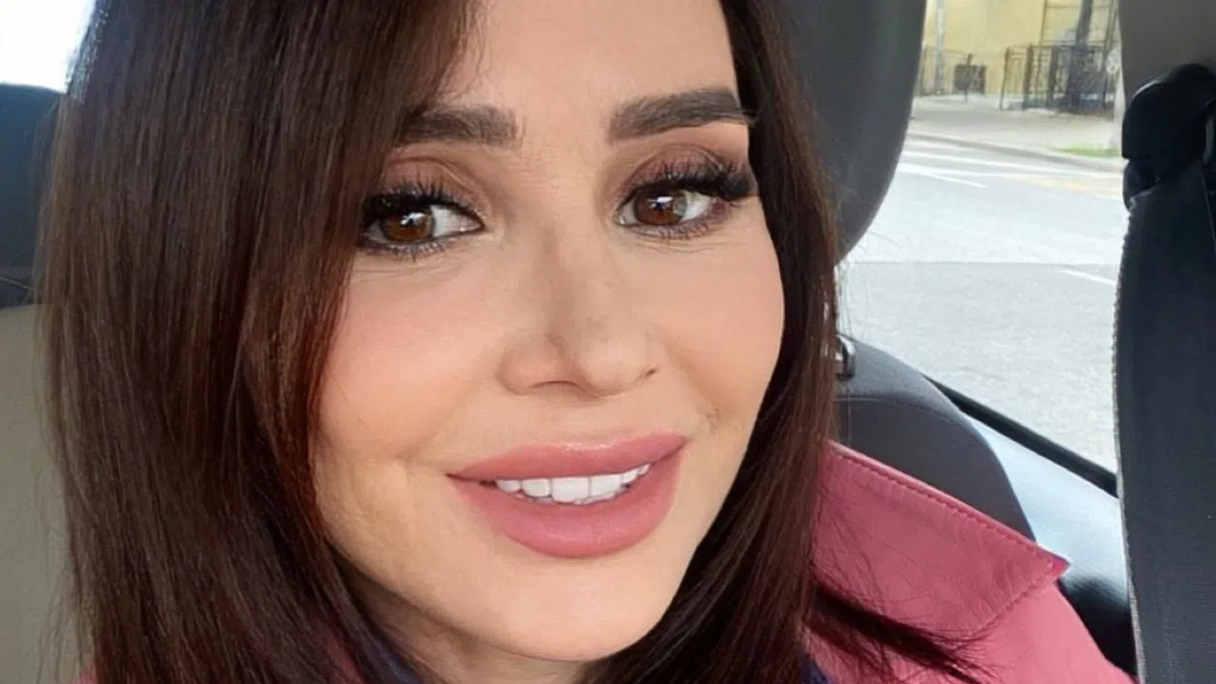 Ирина Флорин е известна със способността да съчетава различни стилове – от арт поп и инди до електроника и денс – и да ги поднася по съвременен и оригинален начин.