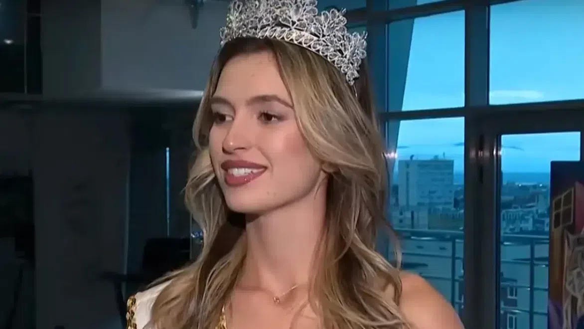 Симона Бакърджиева тепърва ще гради модна кариера.