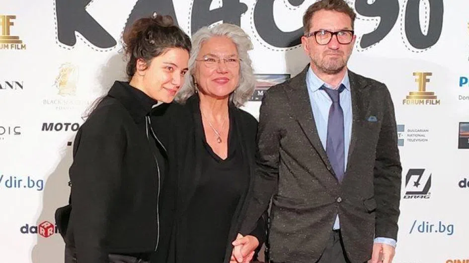 Мартина Вачкова пристигна с дъщеря си Рада.