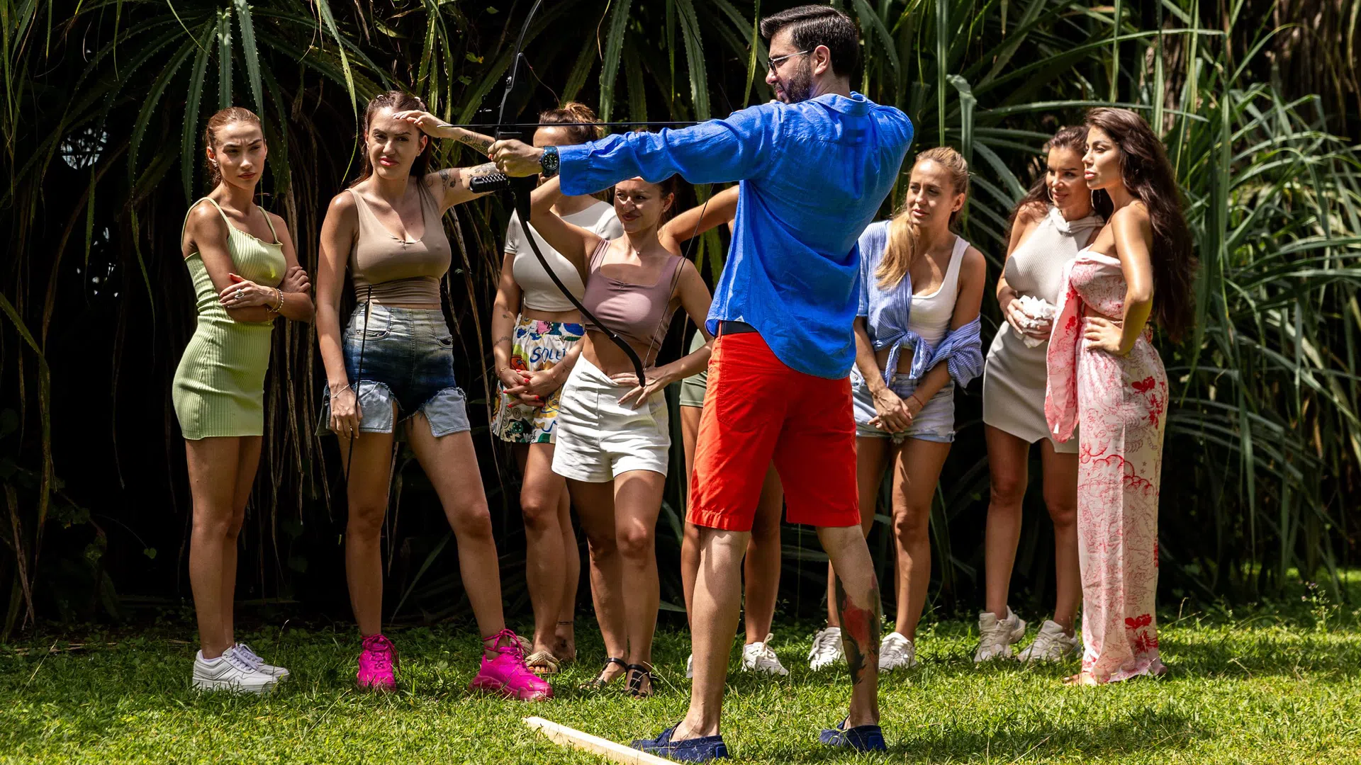 Мартин сред кандидатките за сърцето му.