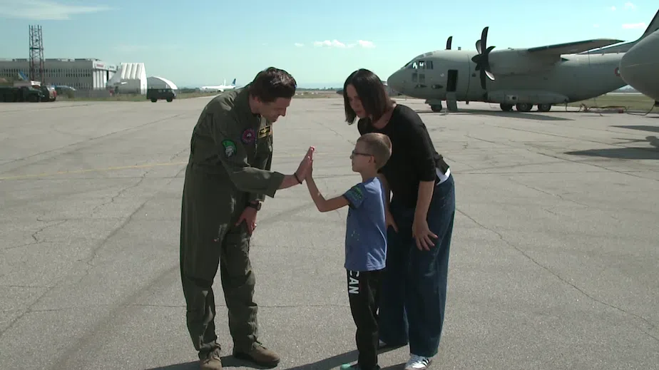 Мартин в компанията на  пилота рекордьор Николай Калайджиев и Мария Силвестър.