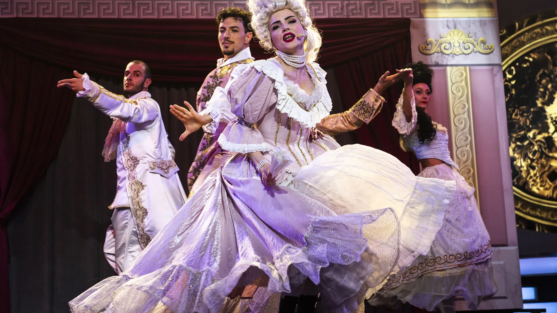 Александра Лашкова в образа на Madonna