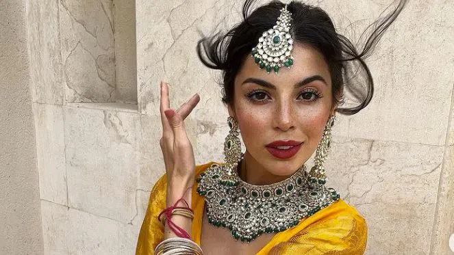 Мегз заживя в Дубай и не спира да изненадва с безумните си идеи.