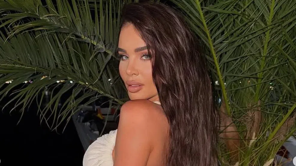 Мартина се прочу най-вече с напъните си да спечели сърцето на Мартин-Елвиса.