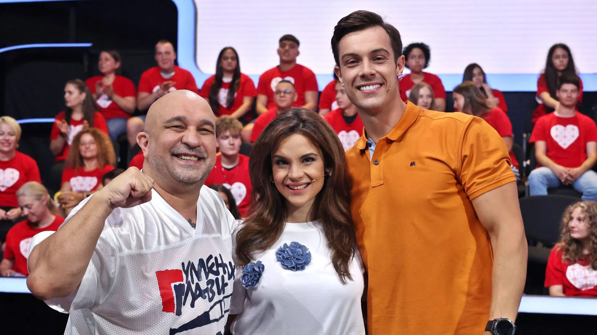 Мишо Шамара и Ивка Бейбе с капитана Филип Буков. 