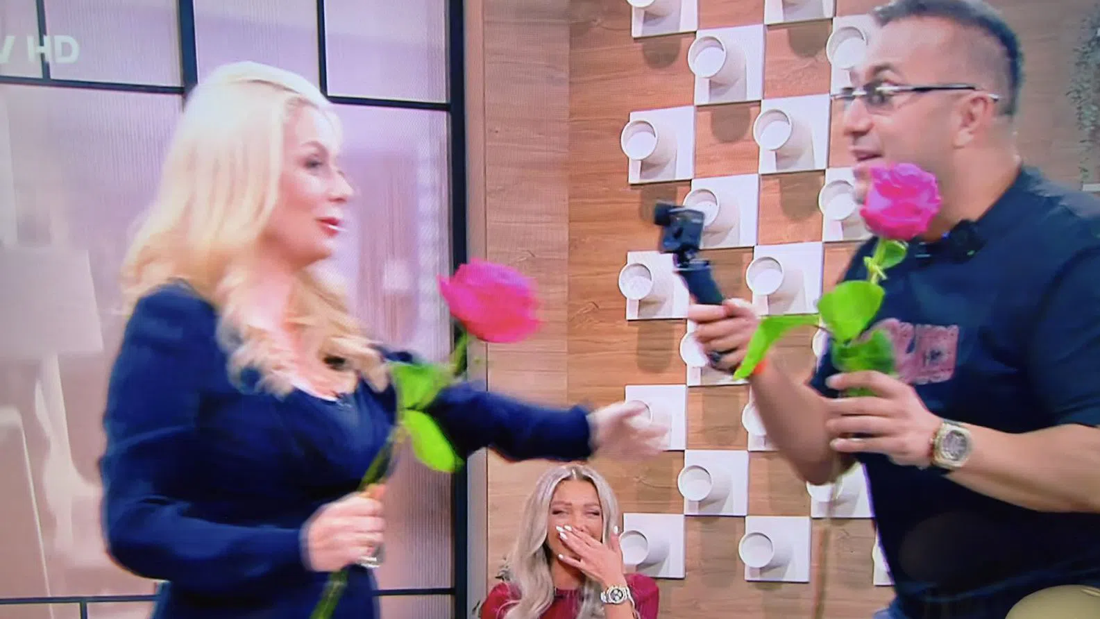 Коцето изненада Венета Райкова в студиото и с признание.