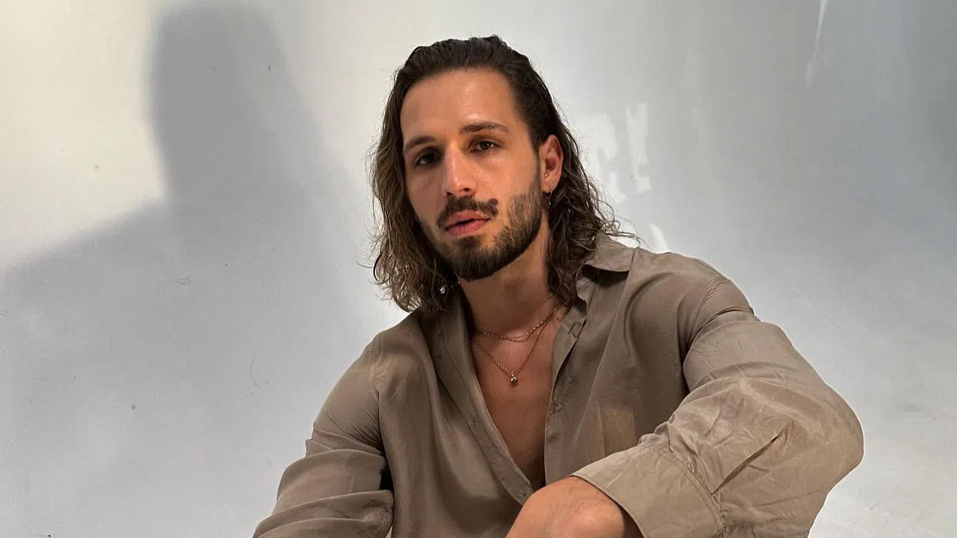 Папи Ханс обича да се депресира сам.