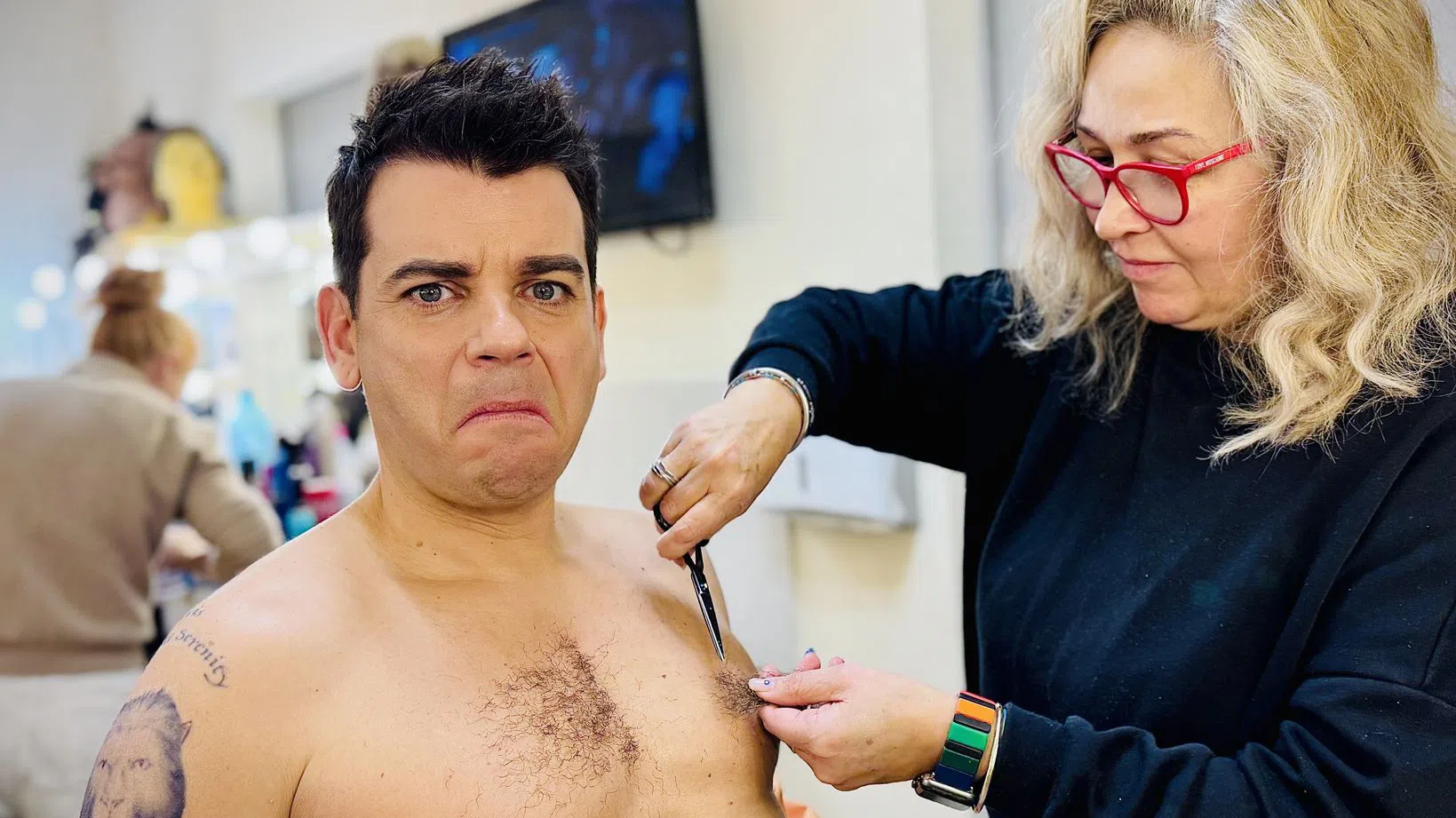 Иван Христов се превърща в Роби Уилямс. Снимки: Бебо Халваджиян