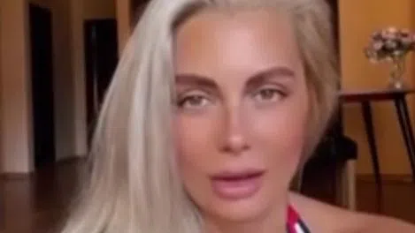 Венета Райкова легна болна, но не пропуска да се развлича с пазаруване онлайн.