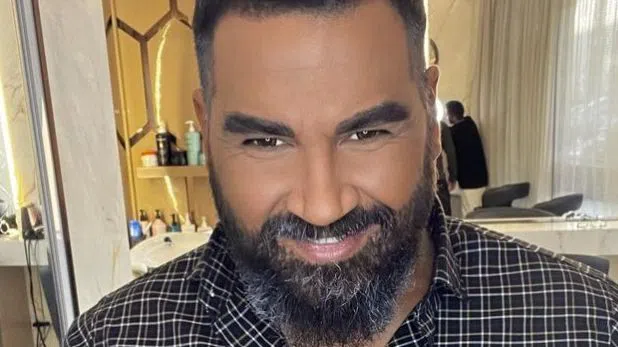 Азис се показа от луксозната си къща на морето.