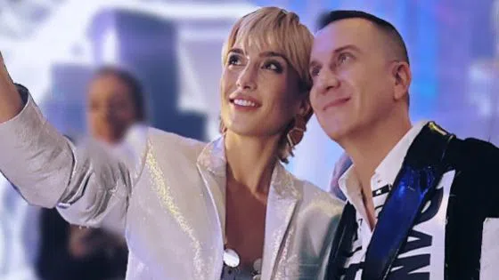 Ромина се селфира с модното светило Джеръми Скот.