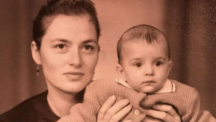 Владимир Зомбори с майка си