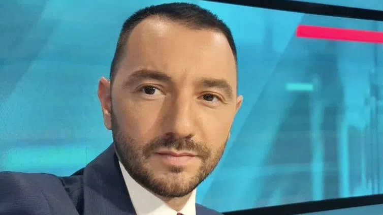 Антон Хекимян е в любовна дупка.