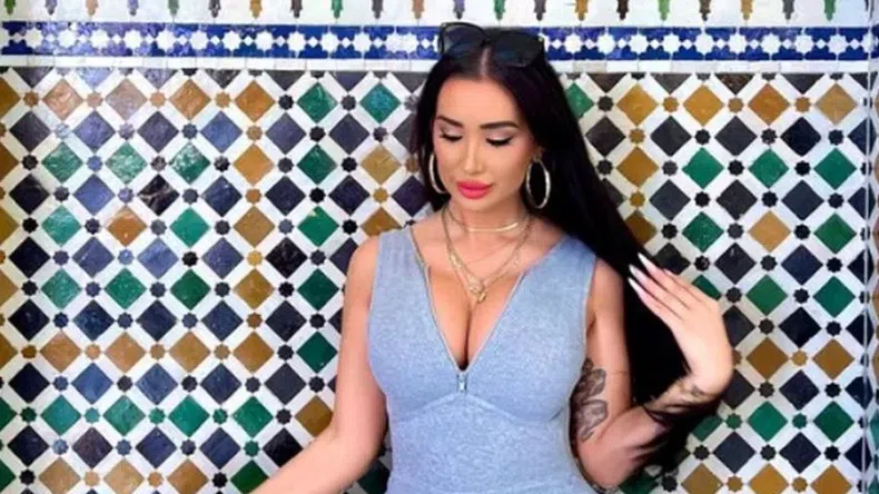 Атижа трябвало да чака следващия полет.