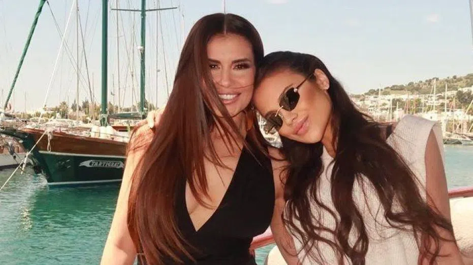 Анелия и дъщеря й Ивон са неразделни.