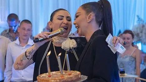 Измамник прибира пари за участия със Софка и Галена.