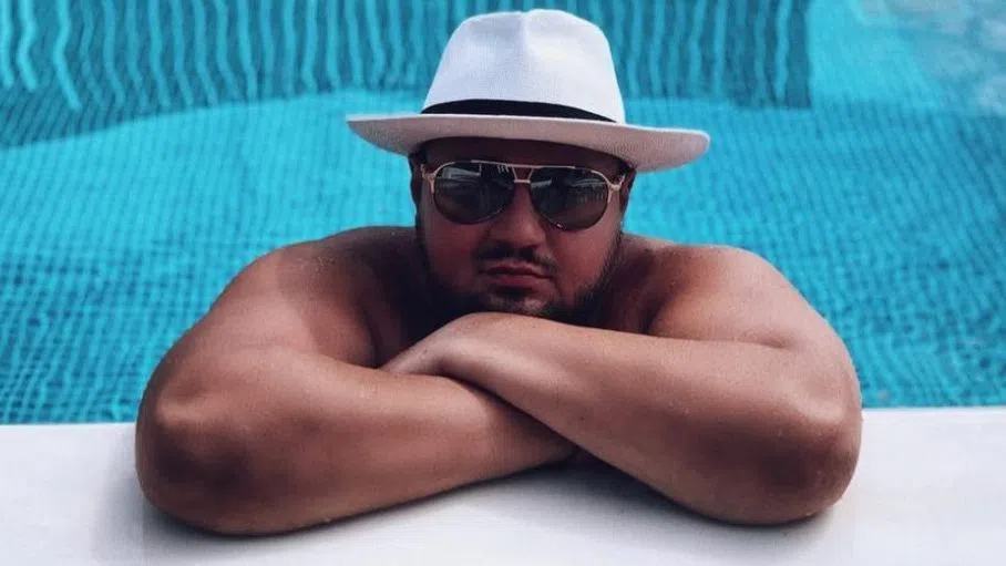 Гущеров посрещна рождения си ден помирен с баща си.