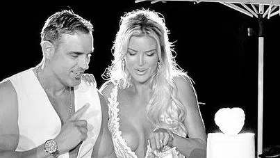 Роси Черногорова вдигна сватба преди година.