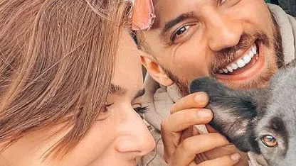 Алекс Иванов играе мафиота Акарди.