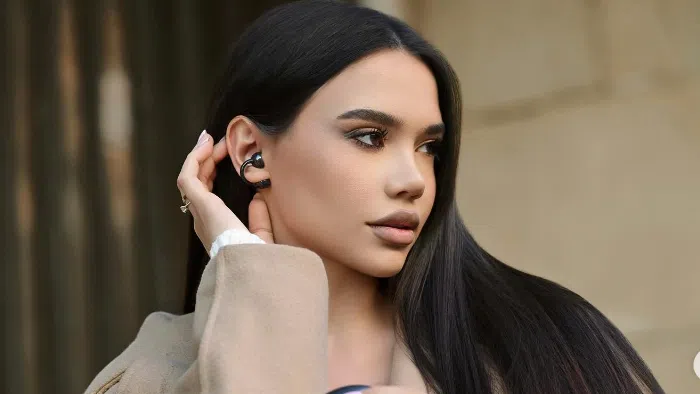 Десита е сестра на Виктория от четвърти сезон на "Един за друг".