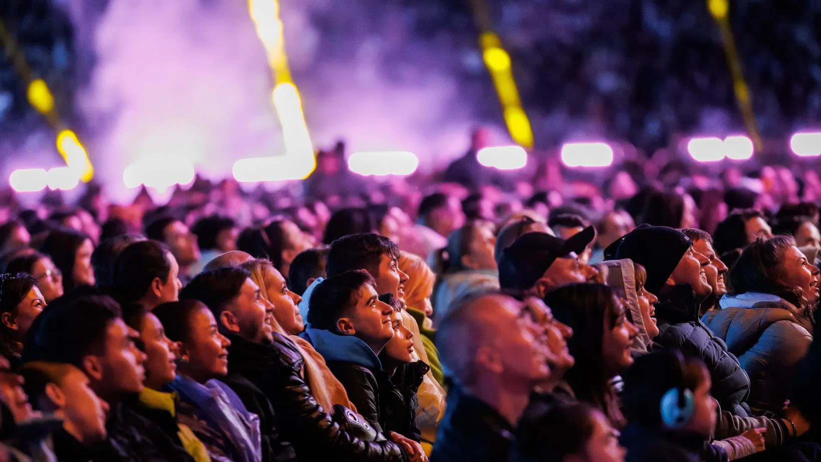 40 хиляди се събраха на националния стадион, за да гледат Капките.