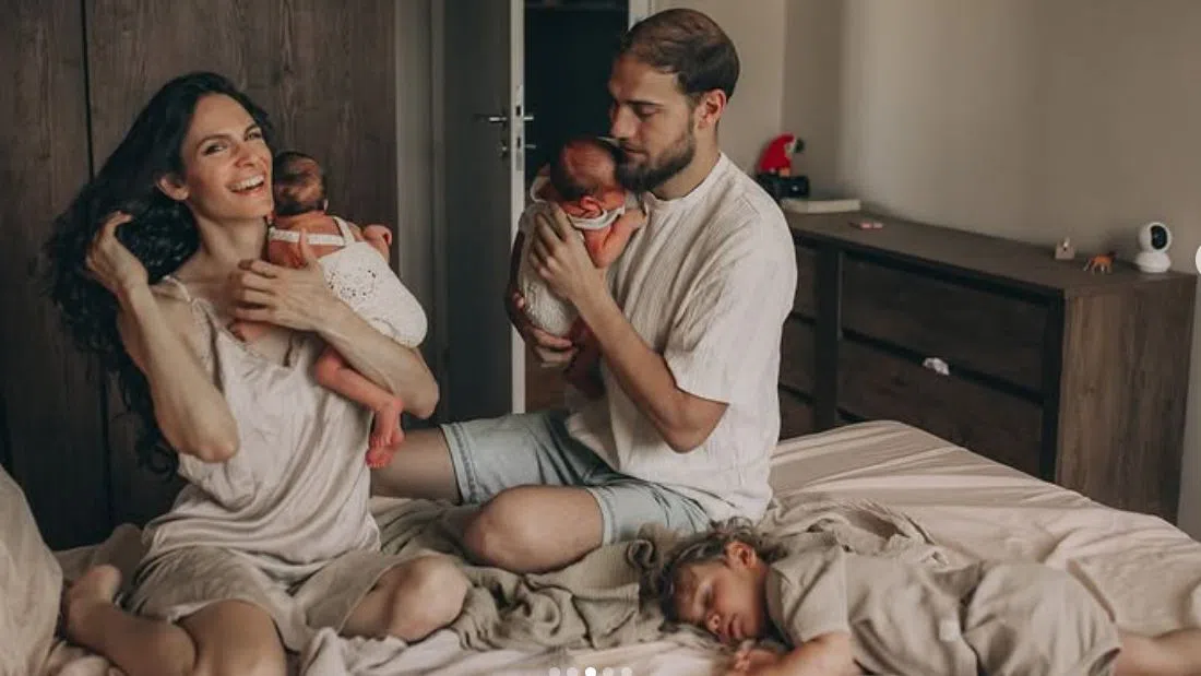 Даяна Ханджиева и близначките Ваяна и Елеанора.