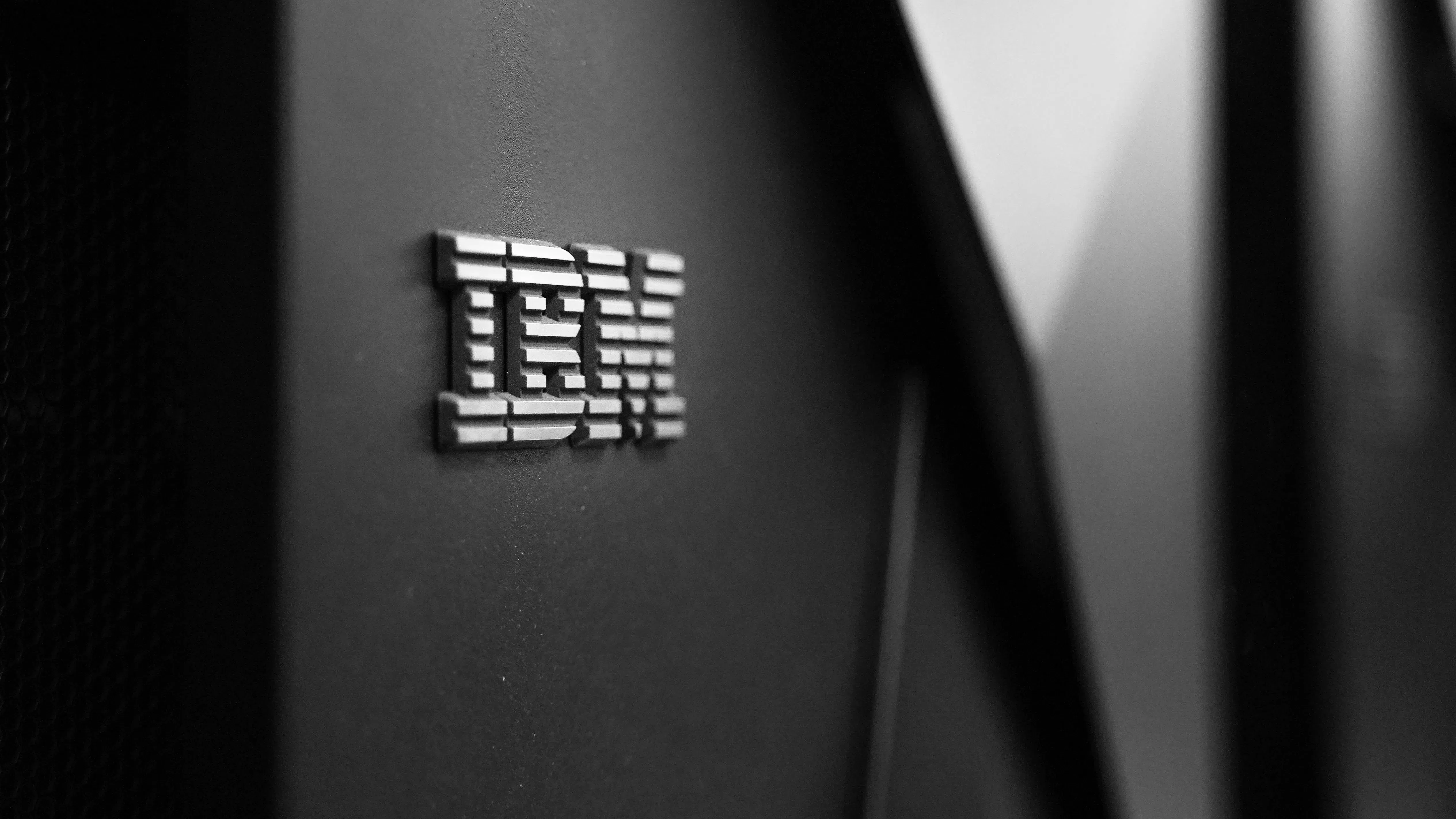 Разнопосочното тримесечие на IBM oбърква инвеститорите