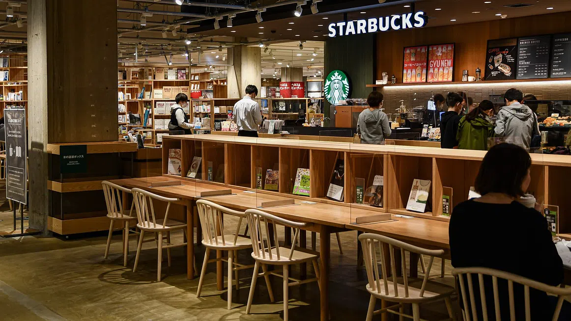 Starbucks планира да уволни служителите, които не се връщат в офиса