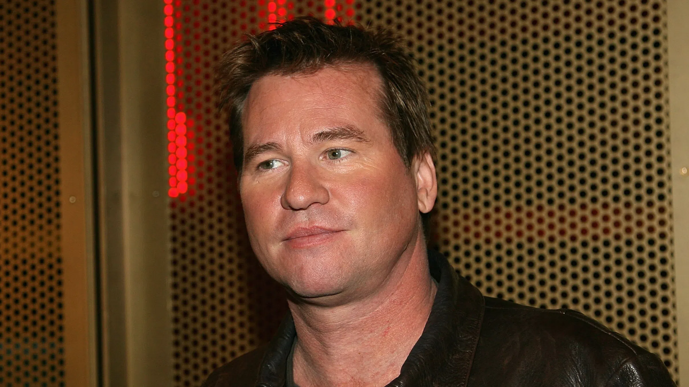 Вал Килмър в роден на 31 декември 1959 година в