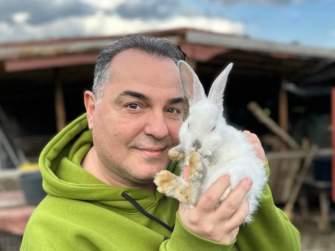 Драго Драганов между сцената, вината към родителите си и самотата: Не искам награди, признания. Искам някой, който да ме обича
