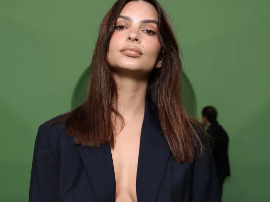 Колекцията Emily Ratajkowski x Marella поставя блейзера в центъра на перфектния съвременен гардероб