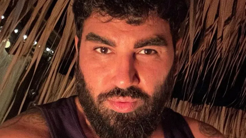 Азис остана с белези за цял живот заради суета Певецът