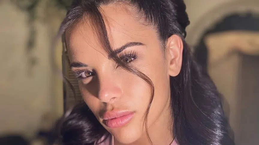 Ивка Бейбе призна че подигравките за прекалено големия ѝ бюст