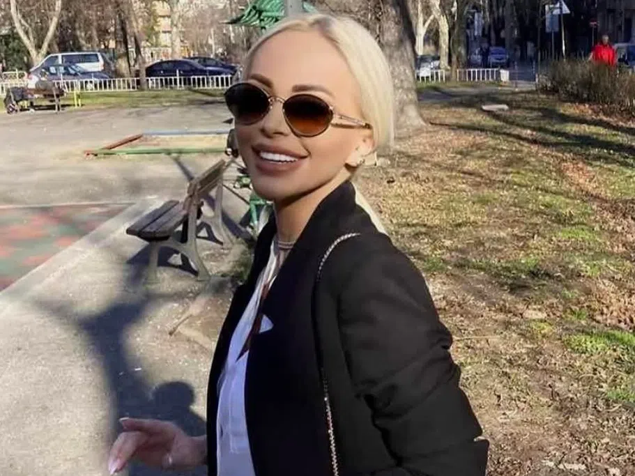 Жанета Осипова завъртя главата на мъж, който е двойник на екшън легенда