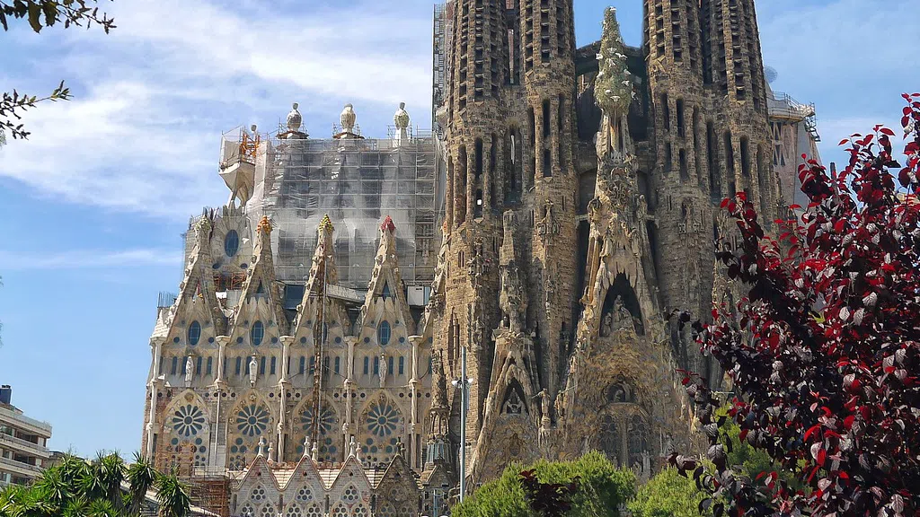 Най известното място за селфита в Барселона е Саграда Фамилия Има