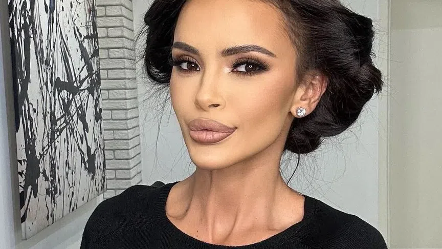 Фолкпевицата Мария отново прикова всички погледи Изпълнителката се появи на